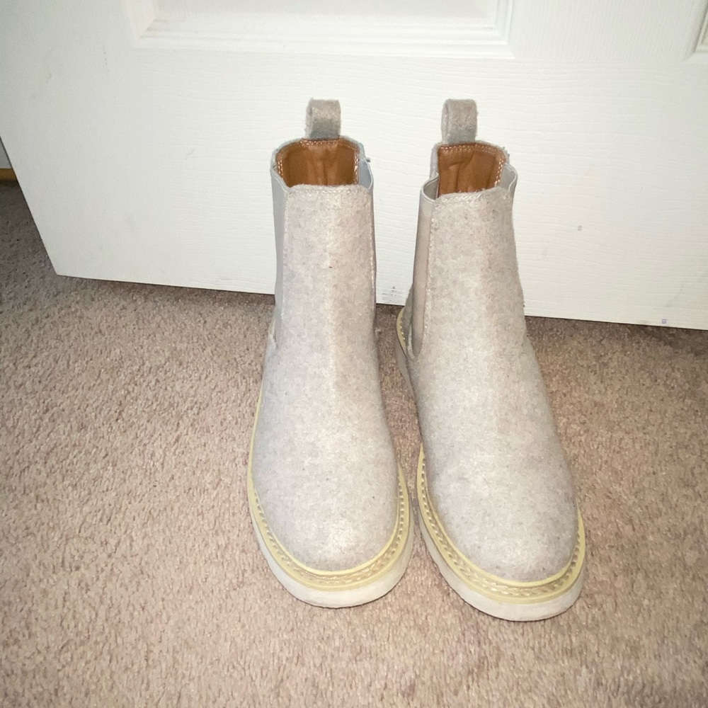 Universal thread booties